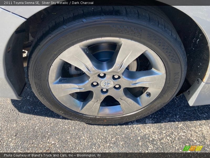 Silver Sky Metallic / Dark Charcoal 2011 Toyota Sienna SE