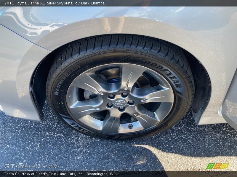 Silver Sky Metallic / Dark Charcoal 2011 Toyota Sienna SE