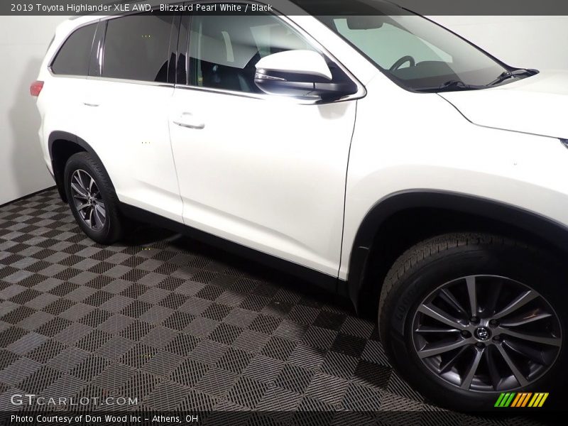Blizzard Pearl White / Black 2019 Toyota Highlander XLE AWD