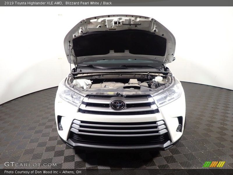 Blizzard Pearl White / Black 2019 Toyota Highlander XLE AWD