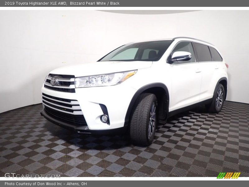 Blizzard Pearl White / Black 2019 Toyota Highlander XLE AWD