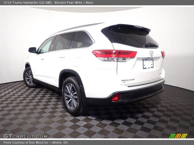 Blizzard Pearl White / Black 2019 Toyota Highlander XLE AWD