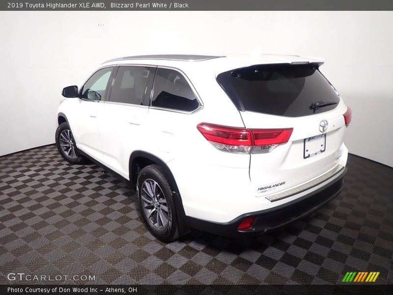 Blizzard Pearl White / Black 2019 Toyota Highlander XLE AWD