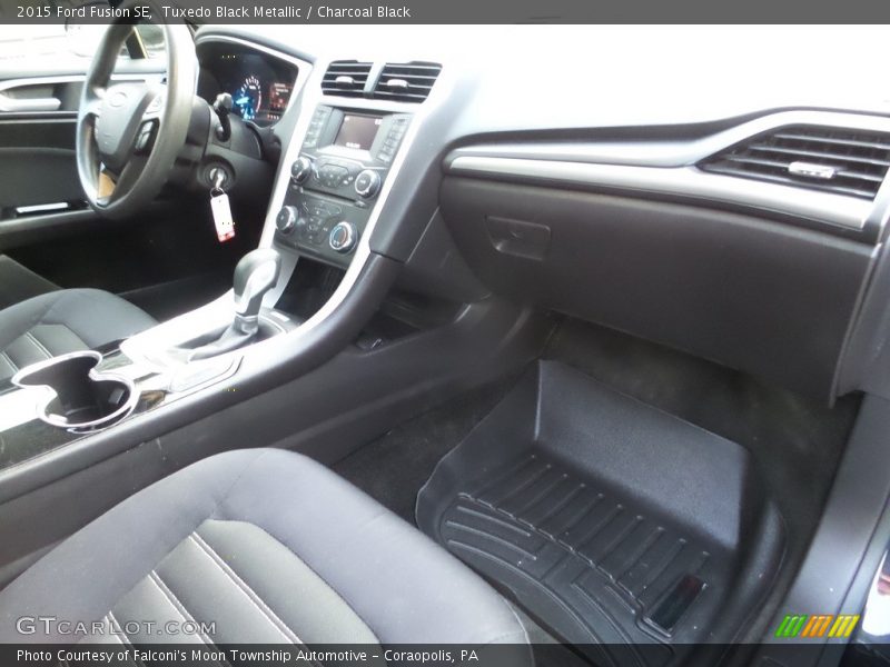 Tuxedo Black Metallic / Charcoal Black 2015 Ford Fusion SE