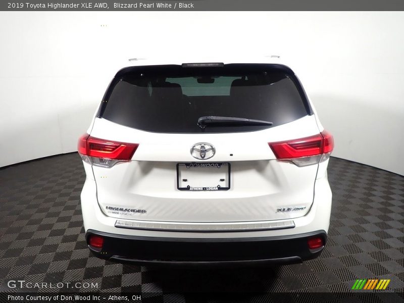 Blizzard Pearl White / Black 2019 Toyota Highlander XLE AWD