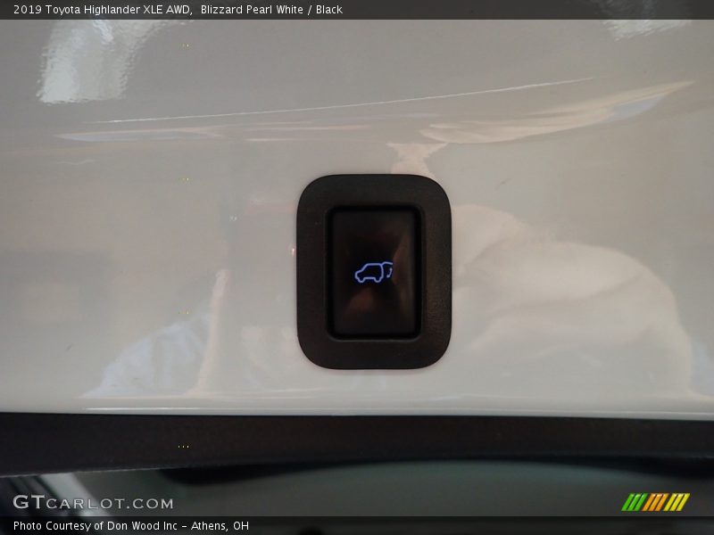 Blizzard Pearl White / Black 2019 Toyota Highlander XLE AWD