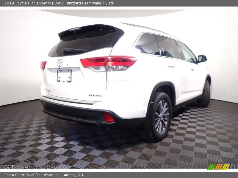 Blizzard Pearl White / Black 2019 Toyota Highlander XLE AWD