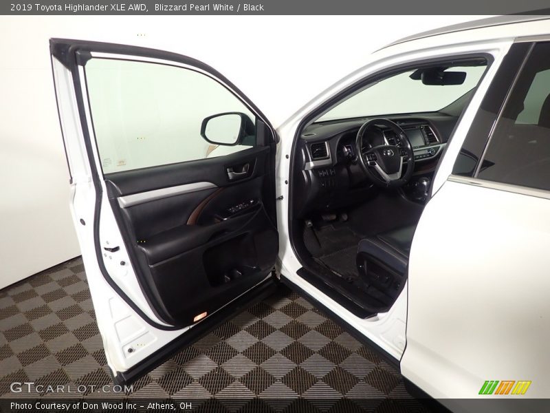 Blizzard Pearl White / Black 2019 Toyota Highlander XLE AWD