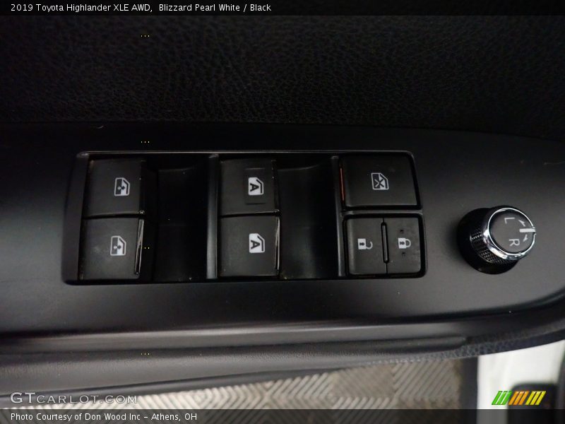 Blizzard Pearl White / Black 2019 Toyota Highlander XLE AWD