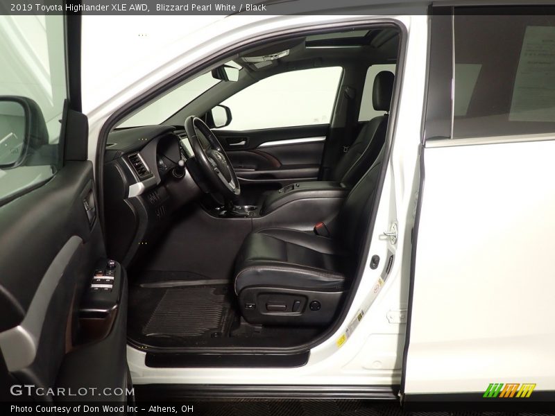 Blizzard Pearl White / Black 2019 Toyota Highlander XLE AWD