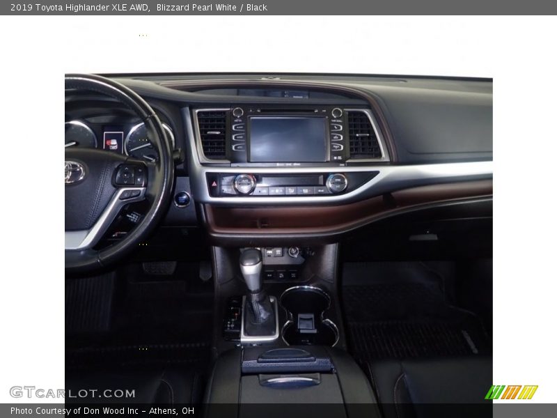 Blizzard Pearl White / Black 2019 Toyota Highlander XLE AWD