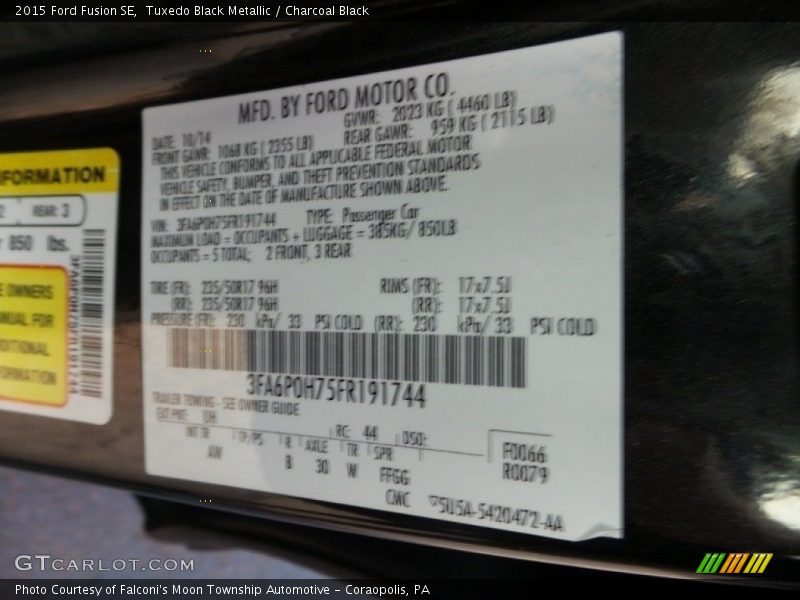 Tuxedo Black Metallic / Charcoal Black 2015 Ford Fusion SE
