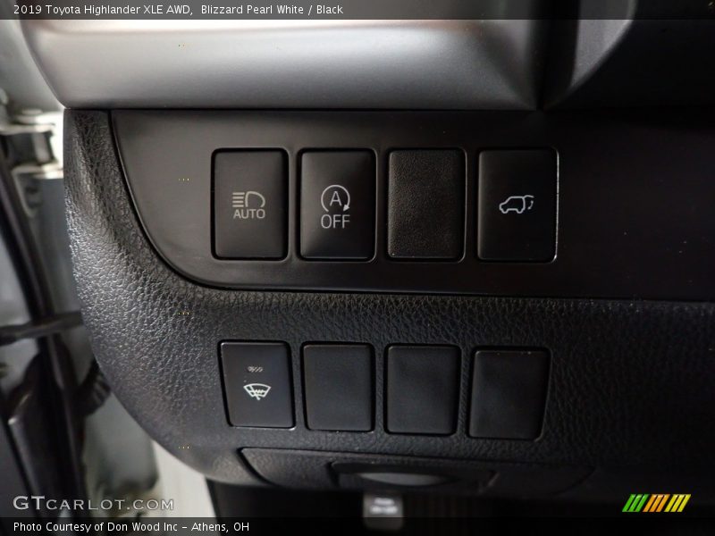 Blizzard Pearl White / Black 2019 Toyota Highlander XLE AWD
