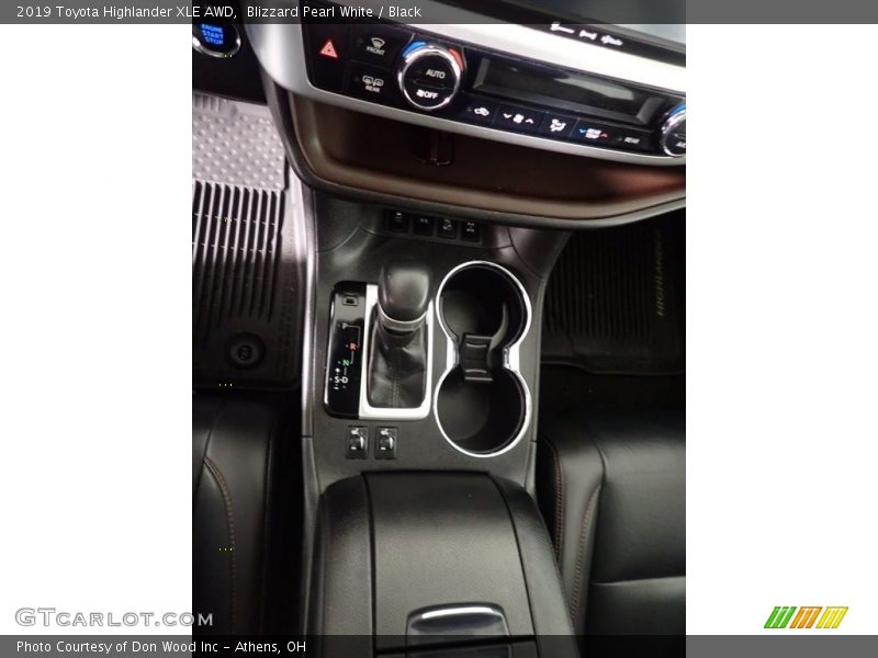 Blizzard Pearl White / Black 2019 Toyota Highlander XLE AWD