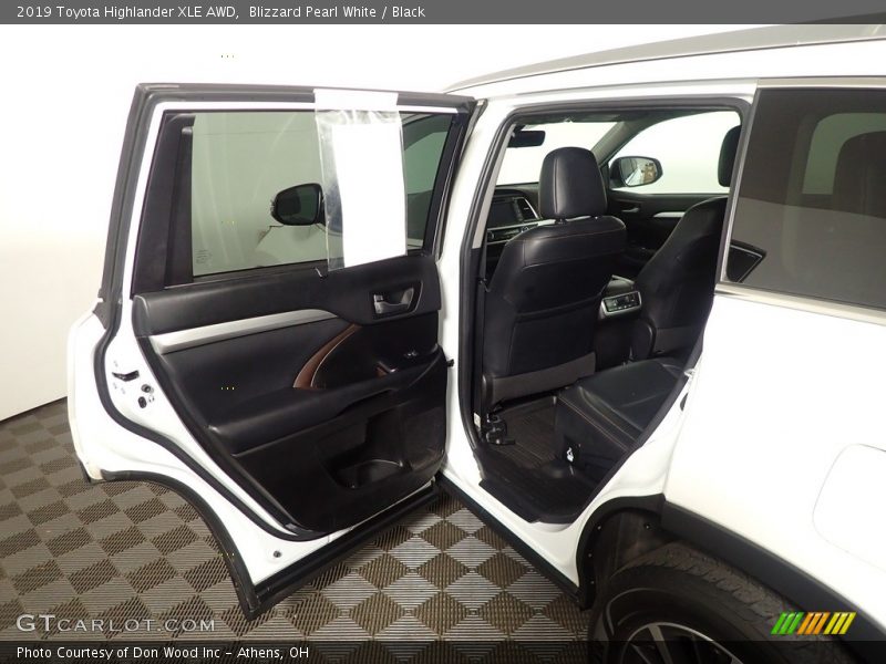 Blizzard Pearl White / Black 2019 Toyota Highlander XLE AWD