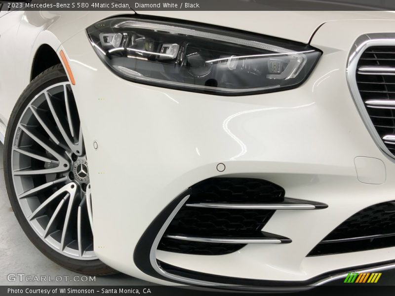Diamond White / Black 2023 Mercedes-Benz S 580 4Matic Sedan
