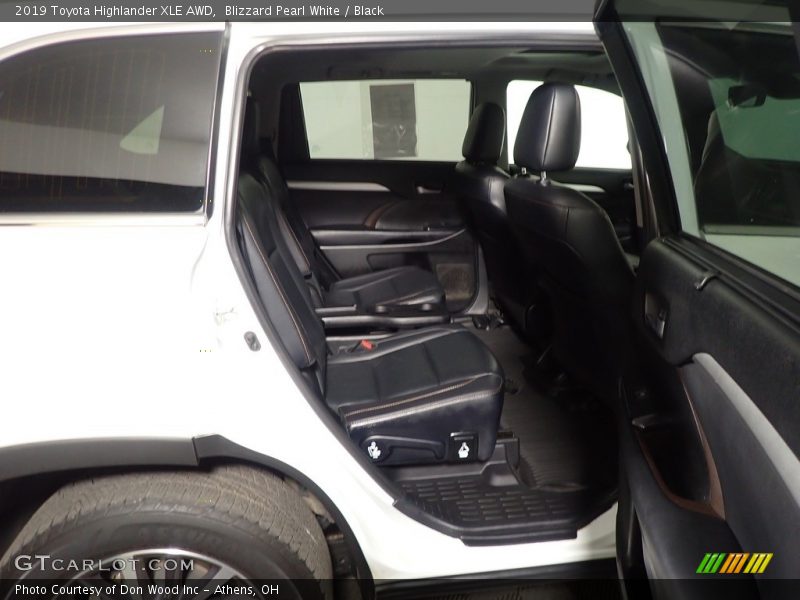 Blizzard Pearl White / Black 2019 Toyota Highlander XLE AWD
