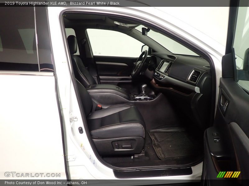 Blizzard Pearl White / Black 2019 Toyota Highlander XLE AWD