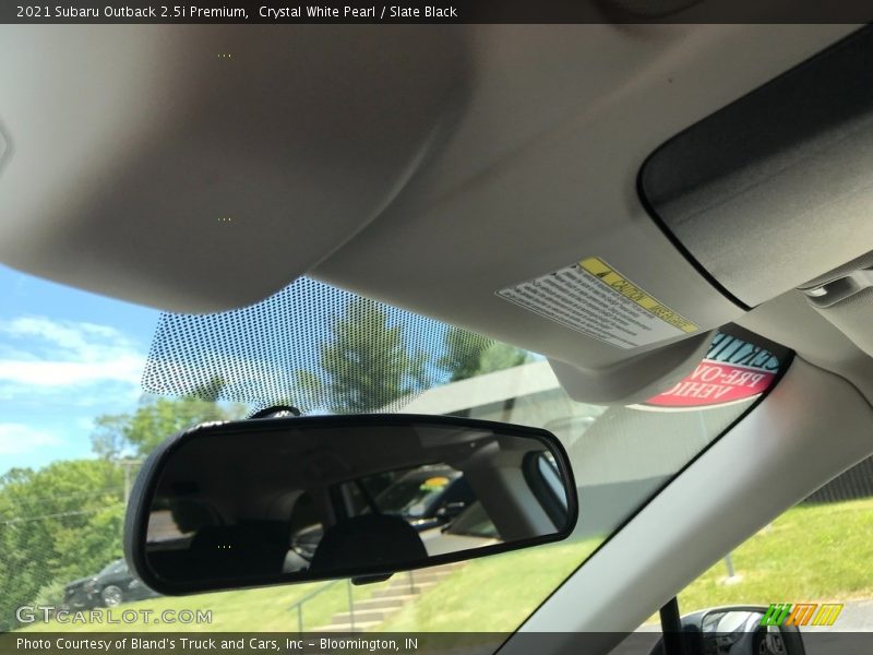 Crystal White Pearl / Slate Black 2021 Subaru Outback 2.5i Premium