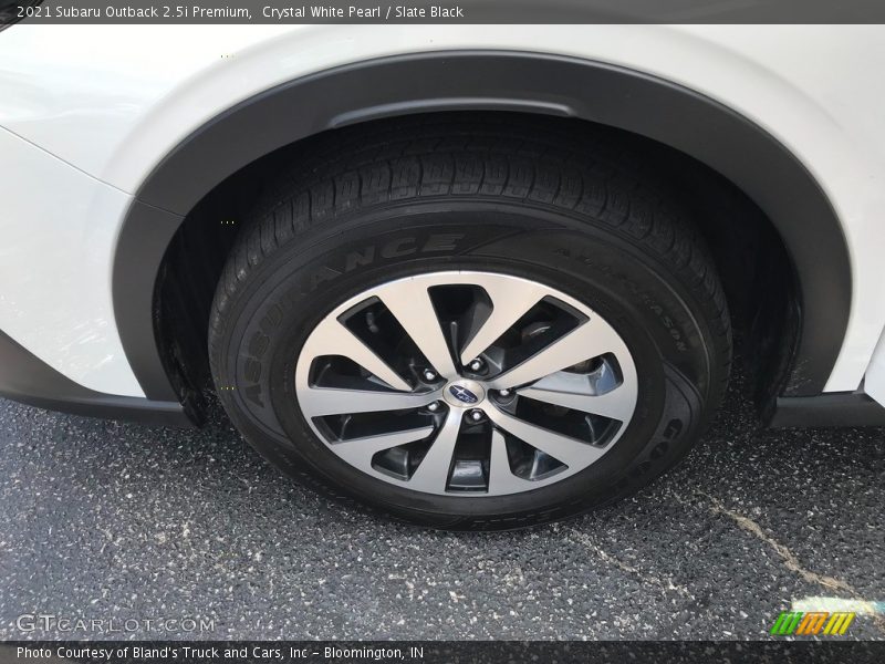 Crystal White Pearl / Slate Black 2021 Subaru Outback 2.5i Premium