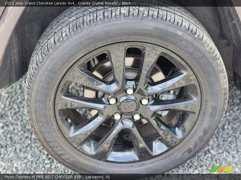 Granite Crystal Metallic / Black 2021 Jeep Grand Cherokee Laredo 4x4