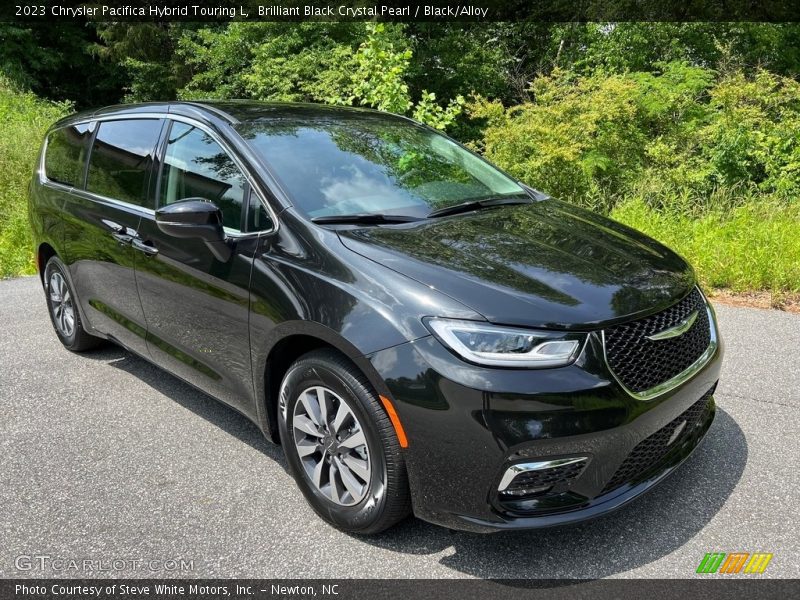Front 3/4 View of 2023 Pacifica Hybrid Touring L