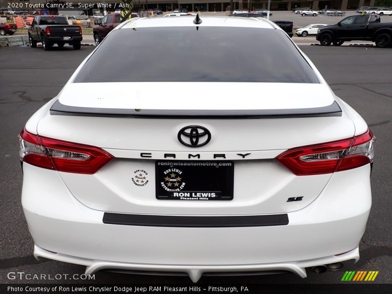 Super White / Ash 2020 Toyota Camry SE