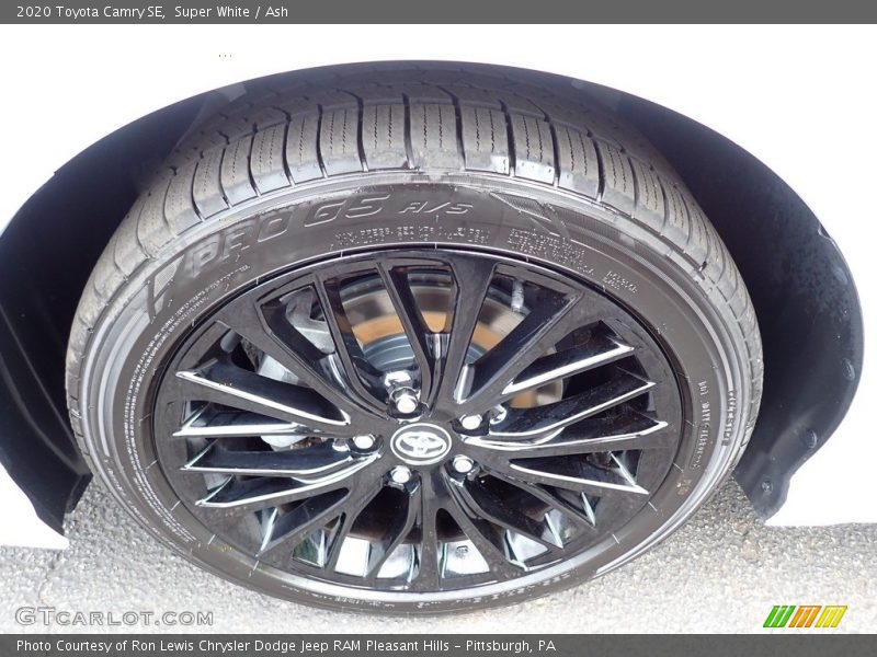 Super White / Ash 2020 Toyota Camry SE
