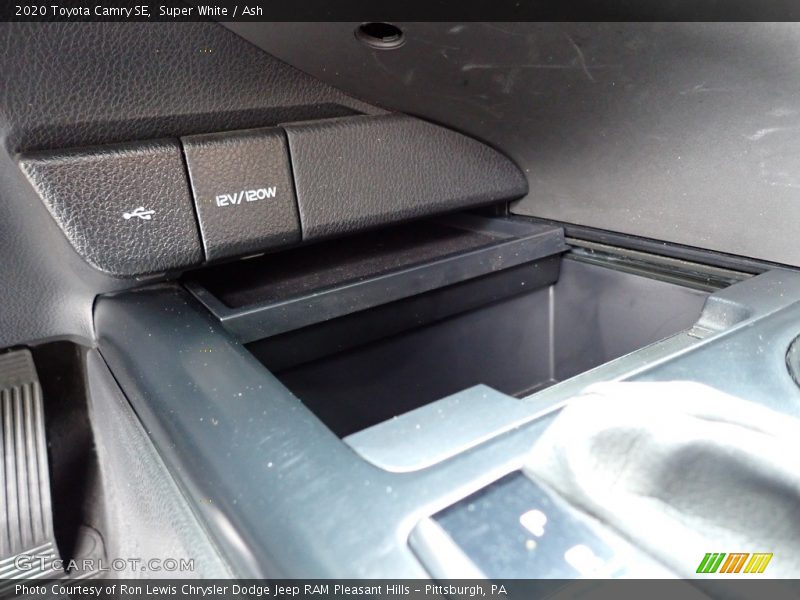 Super White / Ash 2020 Toyota Camry SE