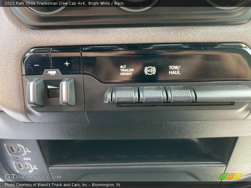 Bright White / Black 2022 Ram 3500 Tradesman Crew Cab 4x4