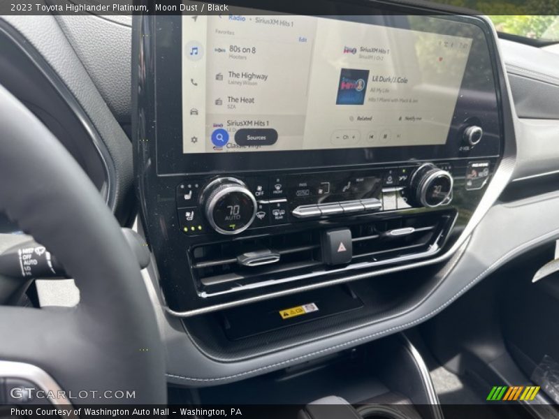 Moon Dust / Black 2023 Toyota Highlander Platinum