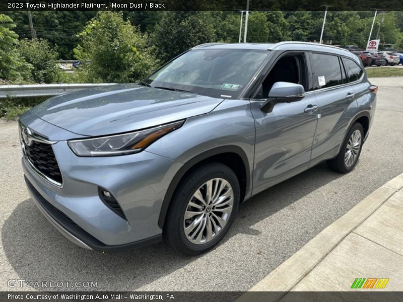 Front 3/4 View of 2023 Highlander Platinum