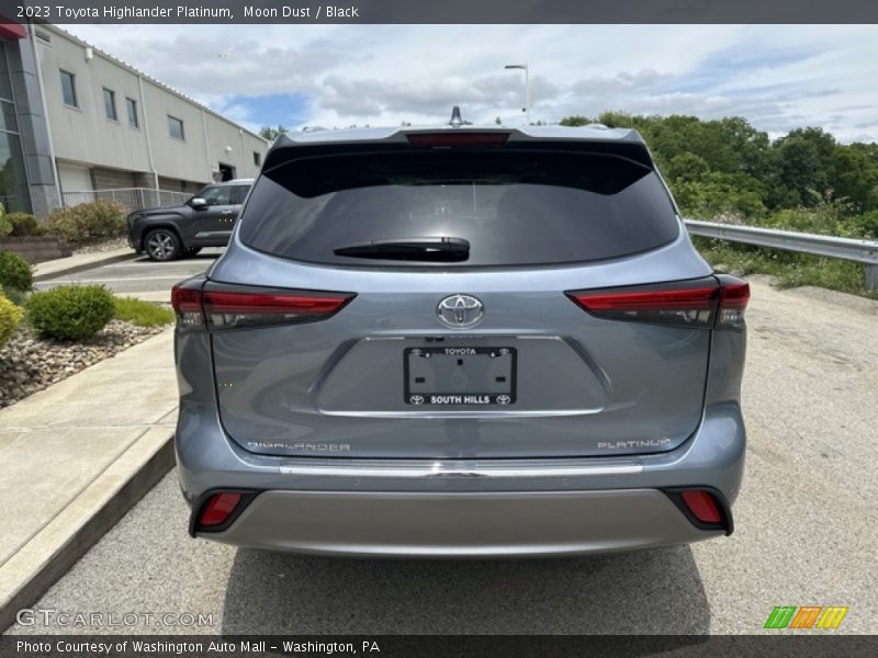 Moon Dust / Black 2023 Toyota Highlander Platinum