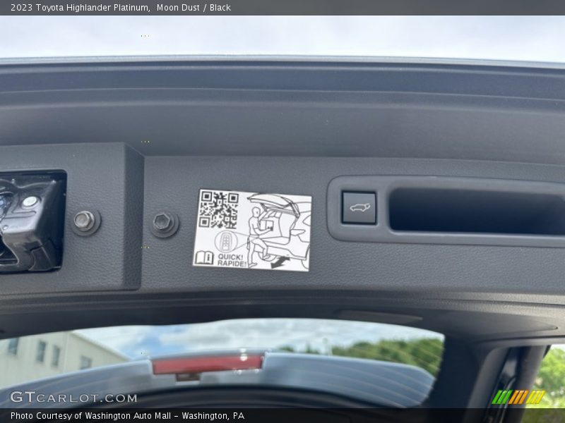 Moon Dust / Black 2023 Toyota Highlander Platinum