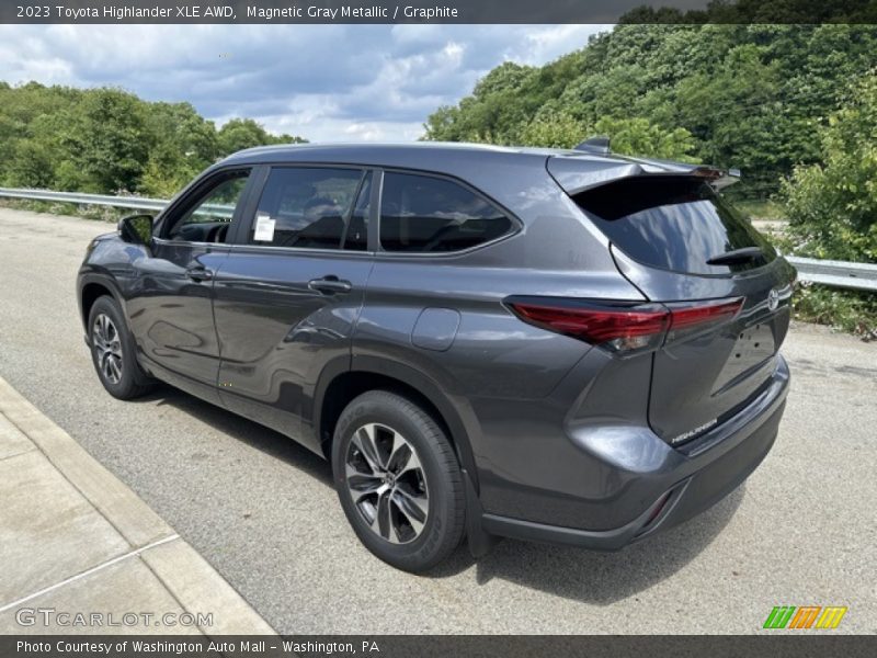 Magnetic Gray Metallic / Graphite 2023 Toyota Highlander XLE AWD