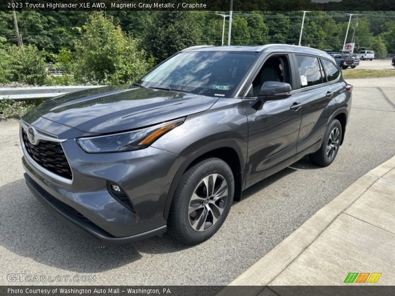 Front 3/4 View of 2023 Highlander XLE AWD