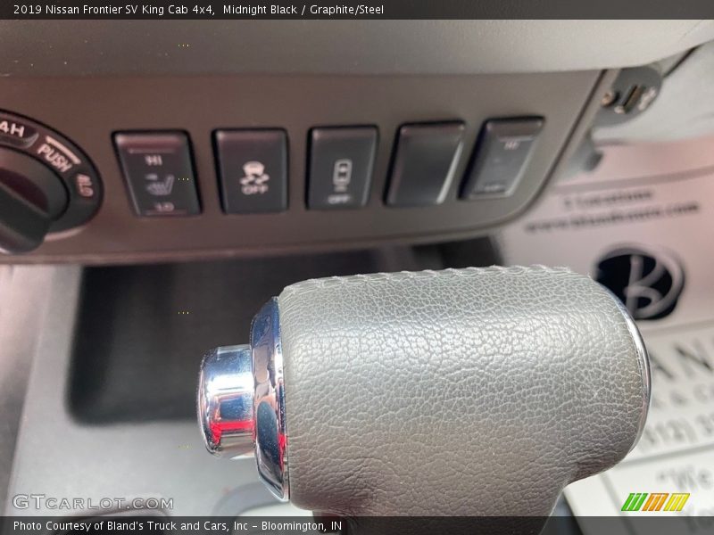 Midnight Black / Graphite/Steel 2019 Nissan Frontier SV King Cab 4x4