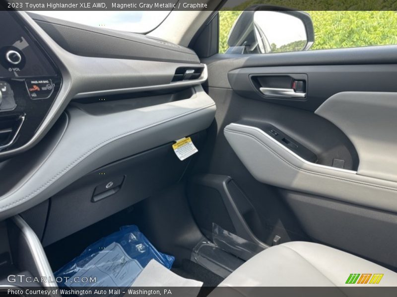 Magnetic Gray Metallic / Graphite 2023 Toyota Highlander XLE AWD