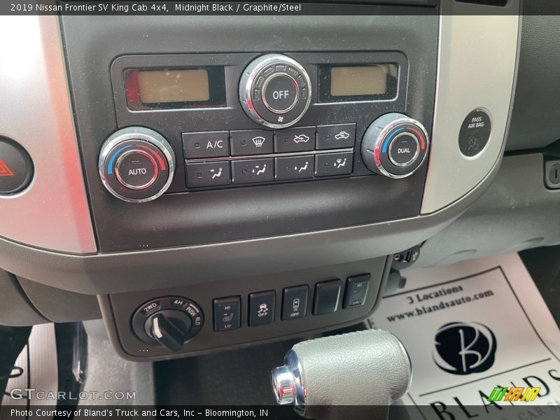 Midnight Black / Graphite/Steel 2019 Nissan Frontier SV King Cab 4x4
