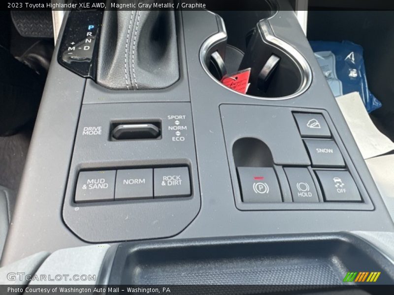 Controls of 2023 Highlander XLE AWD