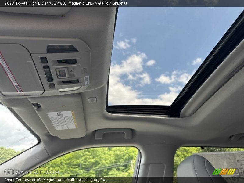Magnetic Gray Metallic / Graphite 2023 Toyota Highlander XLE AWD