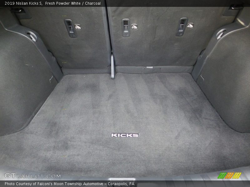 Fresh Powder White / Charcoal 2019 Nissan Kicks S