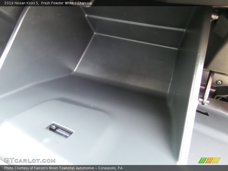 Fresh Powder White / Charcoal 2019 Nissan Kicks S