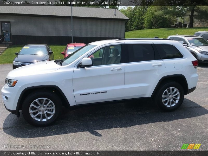 Bright White / Light Frost Beige/Black 2021 Jeep Grand Cherokee Laredo 4x4