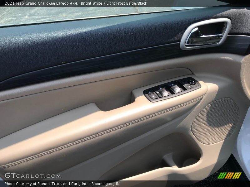 Bright White / Light Frost Beige/Black 2021 Jeep Grand Cherokee Laredo 4x4