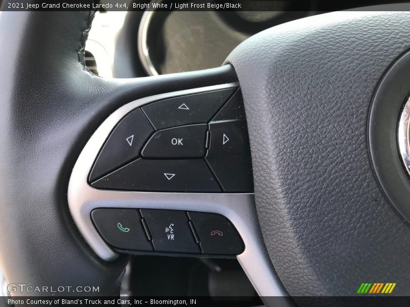 Bright White / Light Frost Beige/Black 2021 Jeep Grand Cherokee Laredo 4x4