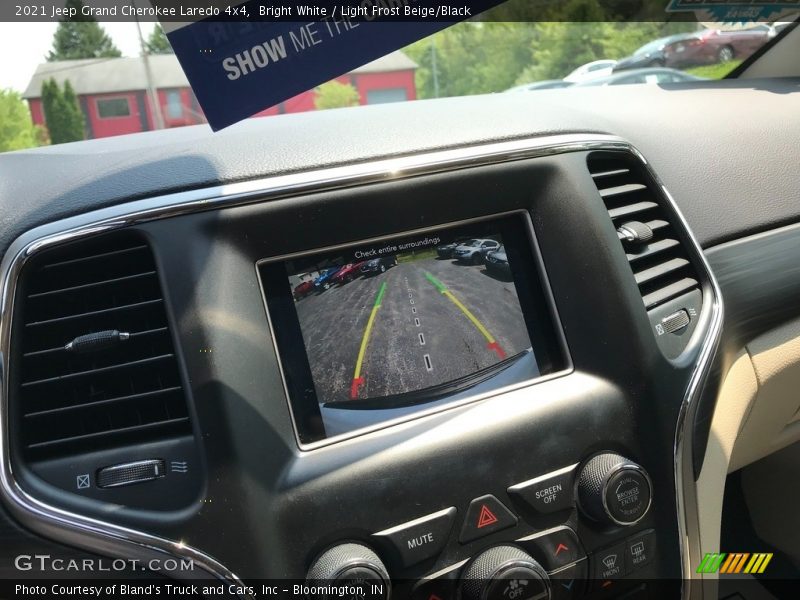 Bright White / Light Frost Beige/Black 2021 Jeep Grand Cherokee Laredo 4x4