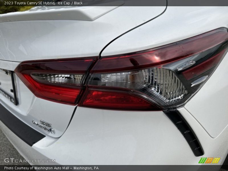 Ice Cap / Black 2023 Toyota Camry SE Hybrid
