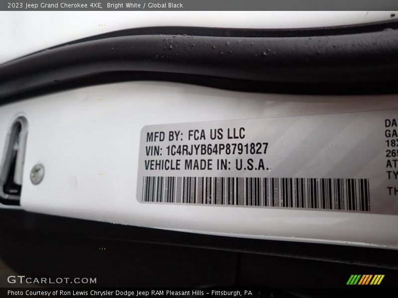 Bright White / Global Black 2023 Jeep Grand Cherokee 4XE