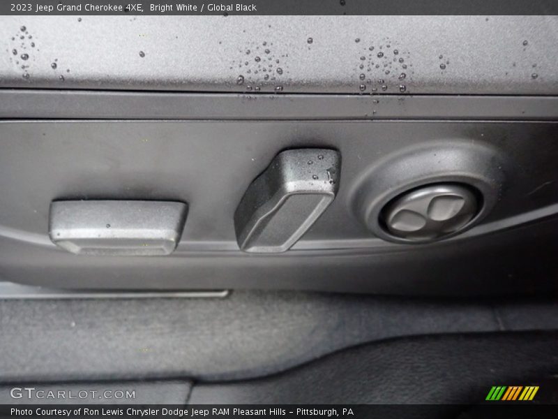 Bright White / Global Black 2023 Jeep Grand Cherokee 4XE